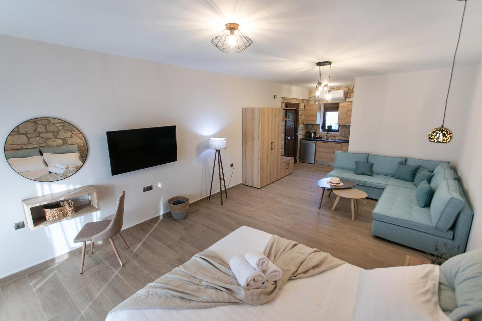 Michelangelo Suites And Apartments Valanidorachi Exteriör bild